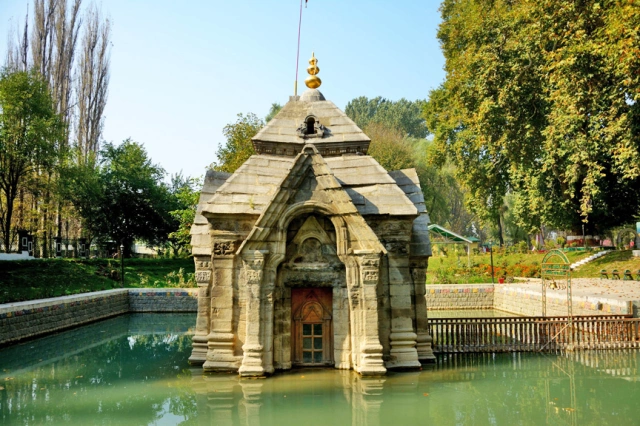 Pandrethan temple